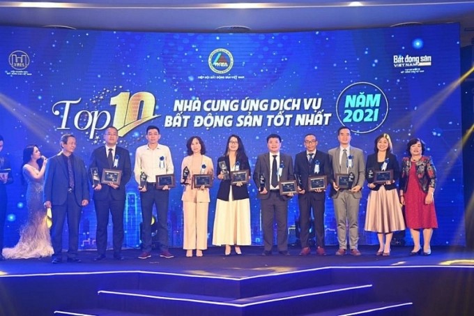Tôn vinh những cánh chim đầu đàn kéo thị trường bất động sản vượt bão Covid-19