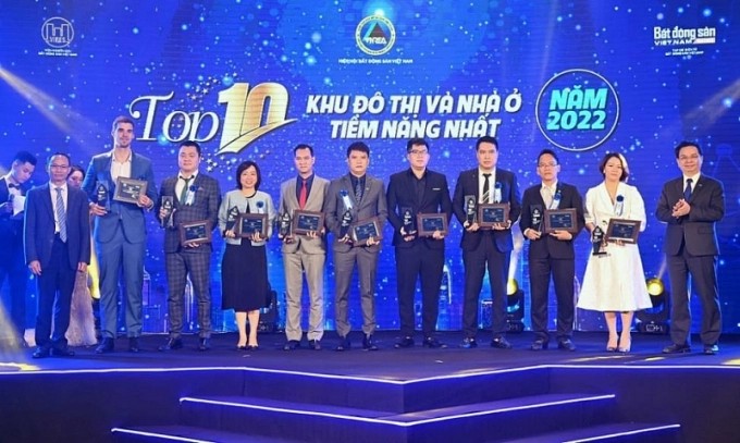 Tôn vinh những cánh chim đầu đàn kéo thị trường bất động sản vượt bão Covid-19