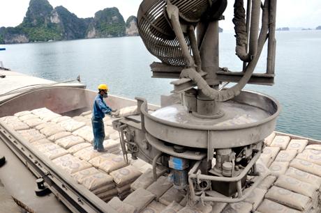 Giá xi măng nhích nhẹ, xuất khẩu kỳ vọng tăng
