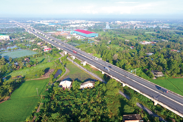 Tiếp tục huy động mọi nguồn lực làm hạ tầng giao thông